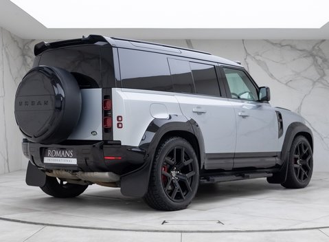 Land Rover Defender 110 D300 HSE Hard Top URBAN 3