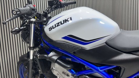 Suzuki SV650 2020 ONLY 8K SERVICED LONG MOT WARRANTY A2 NAKED BIKE 10