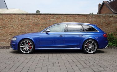 Audi RS4 Avant 6