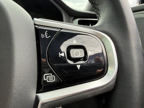 Volvo XC60 2.0 B5 MHEV R-Design SUV 5dr Petrol Hybrid Auto AWD Euro 6 (s/s) (250 ps) 35