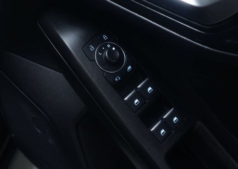 Ford Focus 1.0 Focus ST-Line MHEV Auto 5dr 39