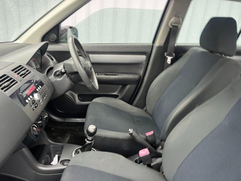 Suzuki Swift 1.3 TD SZ3 5dr 4
