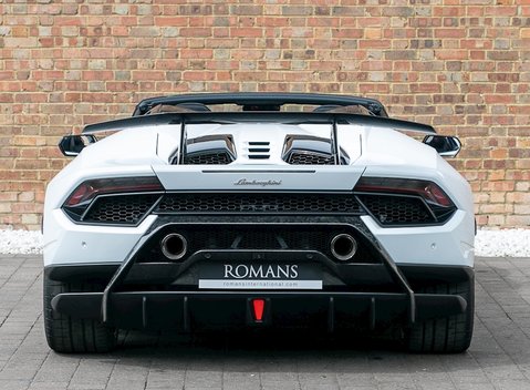 Lamborghini Huracan Spyder LP640-4 Performante 5
