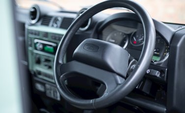 Land Rover Defender 110 Heritage Station Wagon 11