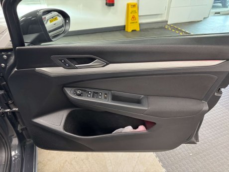 Volkswagen Golf 1.5 Golf Life TSi 5dr 40