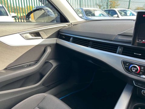 Audi A4 2.0 TDI 30 Technik Saloon 4dr Diesel S Tronic Euro 6 (s/s) (136 ps) 35