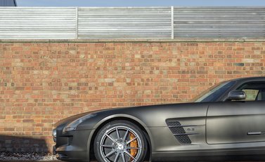 Mercedes-Benz SLS AMG 24