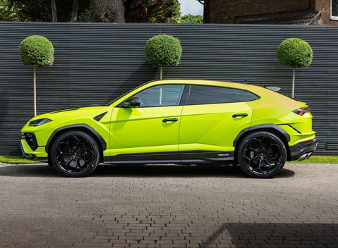 Lamborghini Urus PERFORMANTE 2