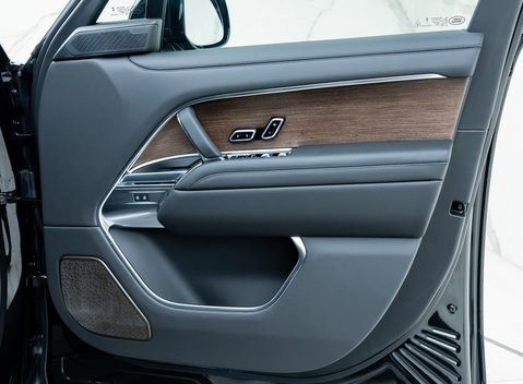 Land Rover Range Rover P460e Autobiography LWB 27