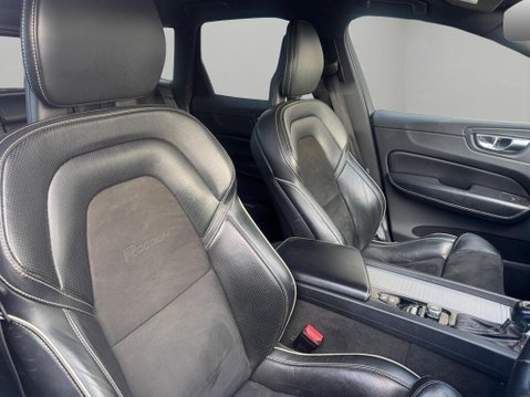 Volvo XC60 2.0 D5 PowerPulse R-Design Auto AWD Euro 6 (s/s) 5dr 9