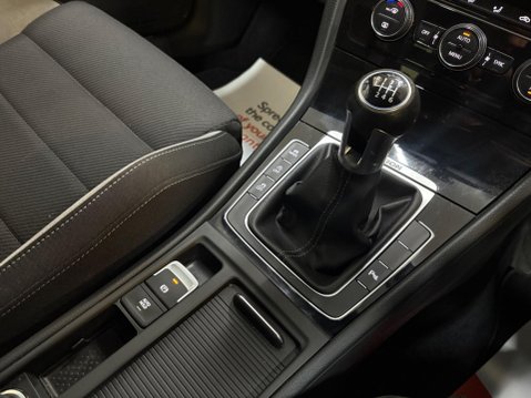 Volkswagen Golf 2.0 TSI BlueMotion Tech R 4Motion Euro 6 (s/s) 5dr 23