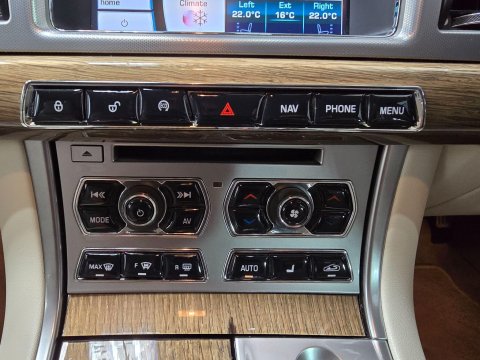 Jaguar XF 3.0d V6 Premium Luxury Auto Euro 5 (s/s) 4dr 25