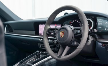 Porsche 911 (992) Carrera S 11