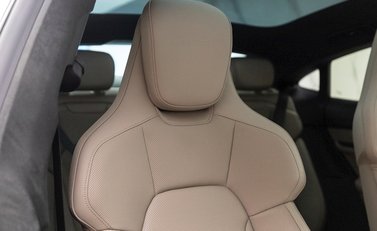 Porsche Taycan TURBO 11