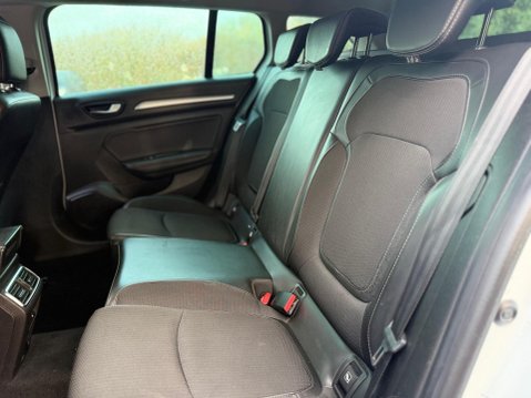 Renault Megane 1.5 Blue dCi Iconic Sport Tourer Euro 6 (s/s) 5dr 14