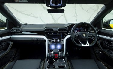 Lamborghini Urus 17