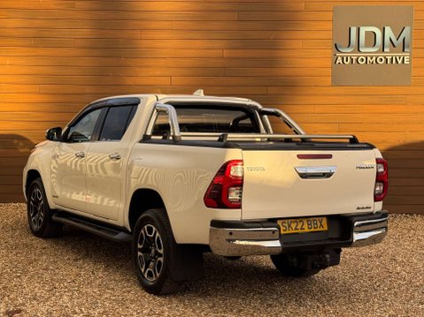 Toyota Hilux 2.8 HI-Luxury Invincible D-4D 4WD Double Cab Auto 4WD 5dr 8