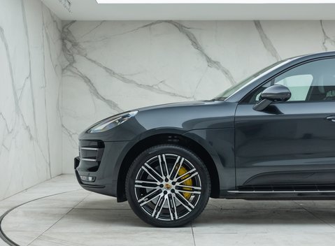 Porsche Macan TURBO 37