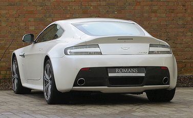Aston Martin V12 Vantage 5