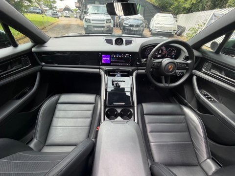 Porsche Panamera 4 PDK 31