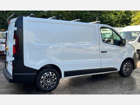 Vauxhall Vivaro 1.6 CDTi 2900 BiTurbo ecoFLEX L1 H1 Euro 5 (s/s) 5dr 9