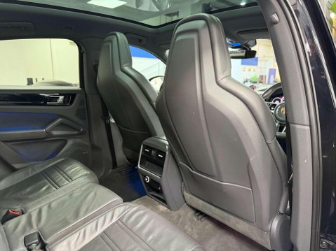 Porsche Cayenne 3.0T V6 Coupe 5dr Petrol TiptronicS 4WD Euro 6 (s/s) (340 ps) 39