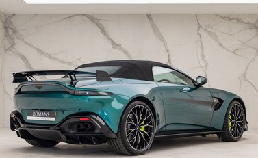 Aston Martin V8 Vantage Roadster F1 Edition 9