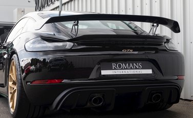 Porsche 718 Cayman GT4 26