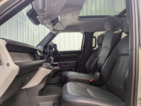 Land Rover Defender 2.0 Defender SE Auto 4WD 5dr 16