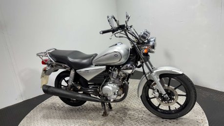 Yamaha YBR125 Custom 2012 ONLY 11K PROJECT BIKE SPARES OR REPAIR 125CC LEARNER 3