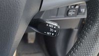Toyota Auris 1.8 VVT-h T Spirit Hatchback 5dr Petrol Hybrid CVT Euro 5 (s/s) (136 ps) 25
