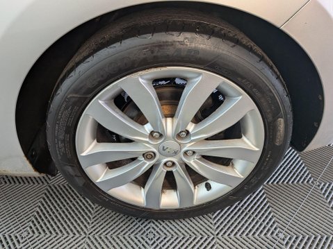 Kia Carens 1.7 CRDi EcoDynamics 3 Euro 5 (s/s) 5dr 13