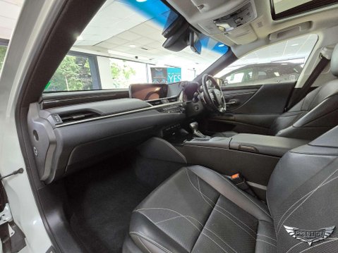 Lexus Es 2.5 300h Takumi E-CVT Euro 6 (s/s) 4dr 22