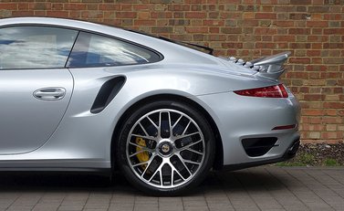 Porsche 911 (991) Turbo S 7