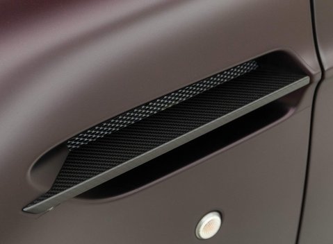 Aston Martin Vantage S V12 26