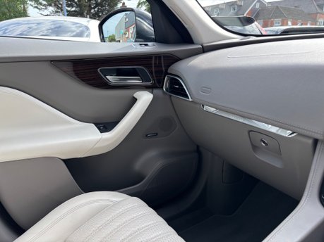 Jaguar F-Pace 2.0 P250i Portfolio SUV 5dr Petrol Auto AWD Euro 6 (s/s) (250 ps) 38