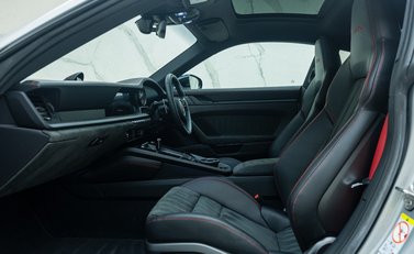 Porsche 911 Carrera GTS (992) 18