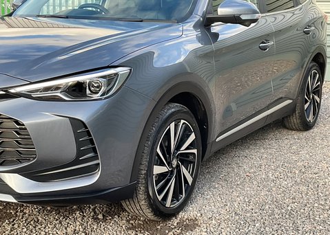 MG ZS HYBRID+ TROPHY 5