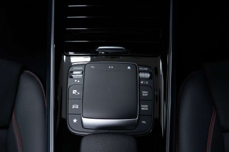 Mercedes-Benz GLA 2.0 GLA220d AMG Line (Premium Plus) SUV 5dr Diesel 8G-DCT 4MATIC Euro 6 (s/ 29