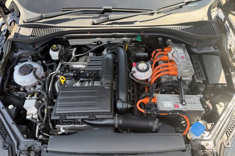 Skoda Superb SE TECHNOLOGY IV DSG - 11 SERVICES AT SKODA -HYBRID AUTOMATIC ESTATE 58