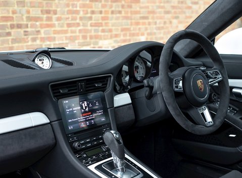 Porsche 911 (991.2) Carrera 4 GTS 18