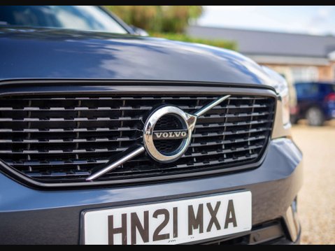 Volvo XC40 2.0 XC40 R-Design B4 MHEV AWD Auto 4WD 5dr 10