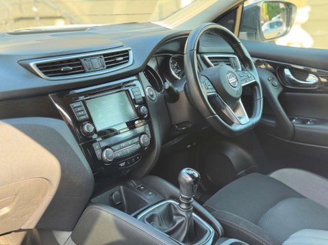 Nissan Qashqai 1.3 DIG-T N-Connecta SUV 5dr Petrol Manual Euro 6 (s/s) (160 ps) 31