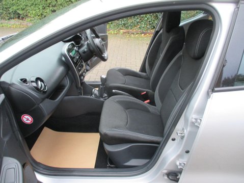 Renault Clio 0.9 TCe Play Euro 6 (s/s) 5dr 23