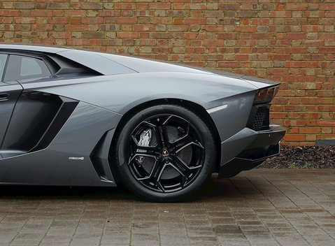 Lamborghini Aventador LP 700-4 15