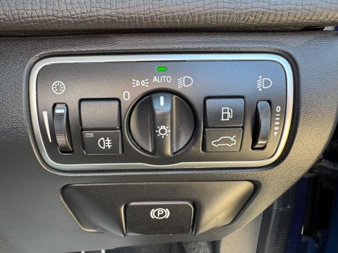 Volvo XC60 2.4 D5 R-Design Nav Auto AWD Euro 6 (s/s) 5dr 27