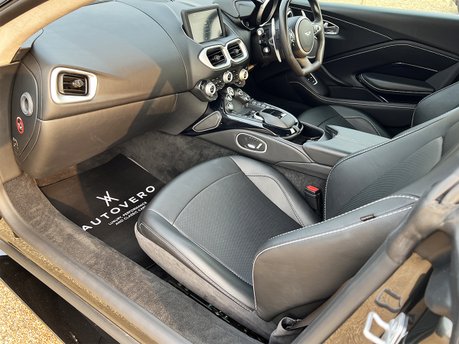 Aston Martin Vantage V8 43