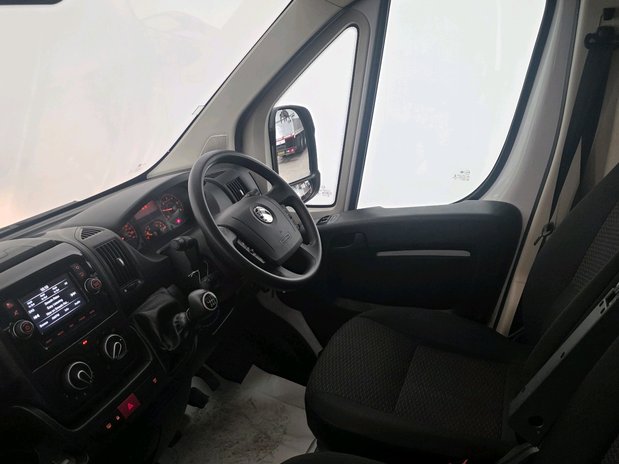 Vauxhall Movano Vauxhall Movano 3500 L3 Diesel FWD 2.2 Turbo D 140ps H2 Dynamic Van 14