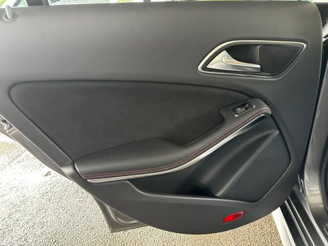Mercedes-Benz CLA Class 2.1 CLA220d AMG Line Night Edition (Plus) Coupe 7G-DCT Euro 6 (s/s) 4dr 39
