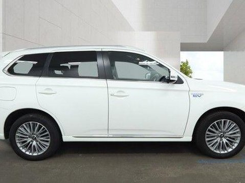 Mitsubishi Outlander PHEV DYNAMIC 6